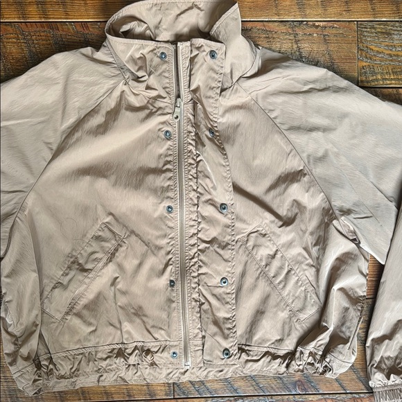 Offline by Aerie Cropped Nylon Windbreaker NWOT - Picture 3 of 6